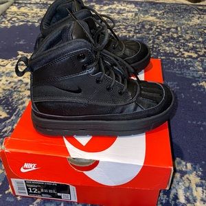 Nike Woodside 2 High Boots